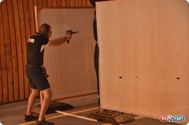 מטורף לגמרי. ירי דינמי באקדח (אילת אין)